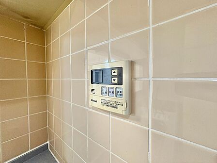 見やすい画面で操作しやすい給湯パネル。