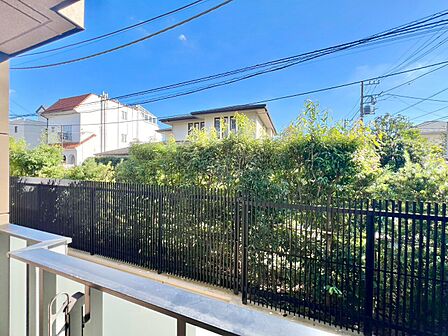陽当たり・通風・開放感に恵まれた環境です。