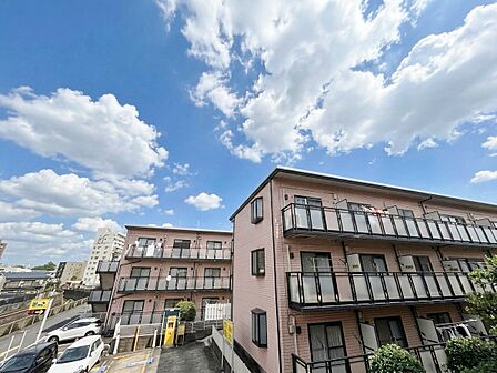 陽当たり・通風・開放感に恵まれた環境です。
