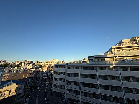 陽当たり・通風・開放感に恵まれた環境です。
