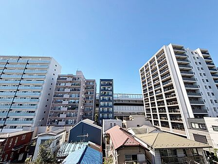 陽当たり・通風・開放感に恵まれた環境です。