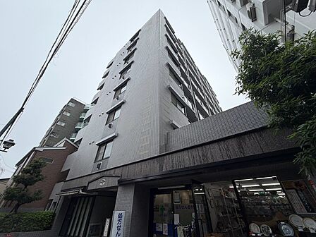飽きのこないシンプルモダンな外観です。
