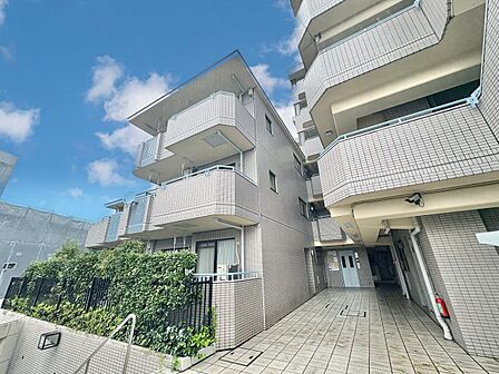 飽きのこないシンプルモダンな外観です。
