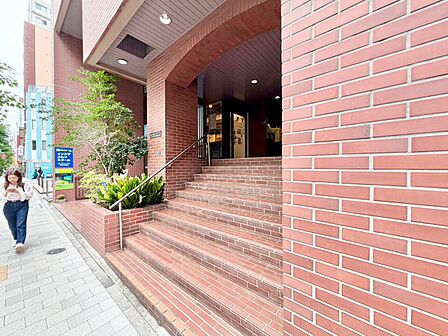 上質感漂う玄関アプローチです。