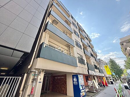 飽きのこないシンプルモダンな外観です。