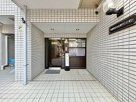 上質感漂う玄関アプローチです。