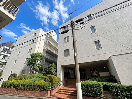 忙しく過ぎゆく日常を置き去るほど、ゆったりした時間が流れる住環境。※CG加工により晴天にしています。