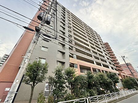 飽きのこないシンプルモダンな外観です。