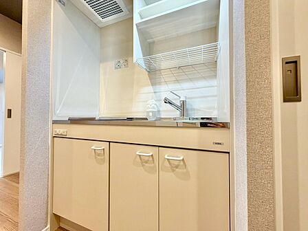 使いやすくスタイリッシュなキッチン空間になっております。