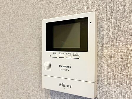 誰が来てもわかる様にモニター付きインターホンを設置。