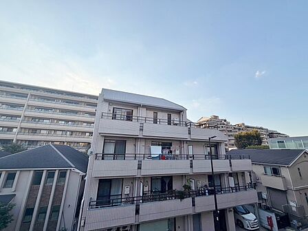 陽当たり・通風・開放感に恵まれた環境です。