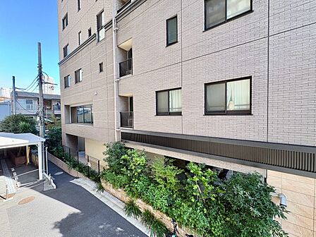 陽当たり・通風・開放感に恵まれた環境です。