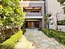 エントランス：上質感漂う玄関アプローチです。