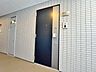 玄関：清潔感のある落ち着いた雰囲気の玄関です。