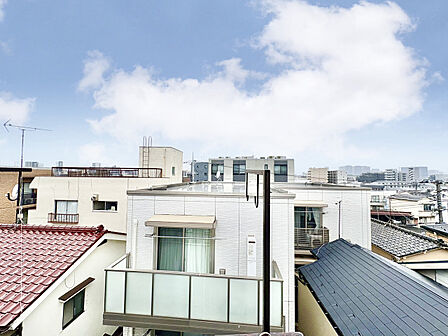 陽当たり・通風・開放感に恵まれた環境です。