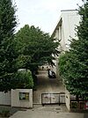渋谷区立広尾中学校（430m）