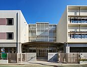 世田谷区立桜町小学校（424m）