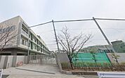 世田谷区立多聞小学校（413m）