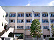 川崎市立西高津中学校（1117m）
