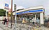 周辺：ローソンストア100 金沢八景店（325m）