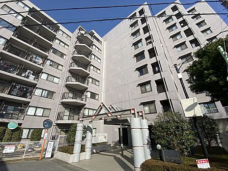 閑静な住宅街の中古マンション4階部分♪バルコニーは南に面しており明るい日差しが差し込んできます!