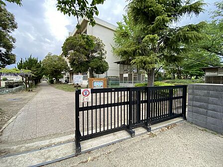 生浜西小学校まで600m 約8分