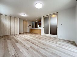 千葉市緑区土気町　1号棟 4LDKのリビング/ダイニング