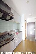 類似室内。部屋によりクロス・床等の色が異なる場合がございます。
