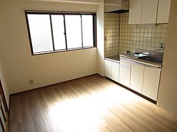 ツインタワーズイン 2階2DKのリビング/ダイニング