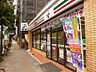 周辺：セブンイレブン 文京本駒込1丁目店（890m）
