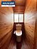 トイレ：壁・天井が木目で統一された、木の温もりを感じるログハウスのようなトイレ空間！正面には窓があり、外の自然を眺めながらリラックスできます。温水洗浄便座付きで機能面も充実した心地よいサニタリーです♪