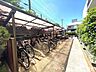 その他：自転車置き場は屋根付きです。雨風から自転車を守ります。