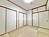 子供部屋：一日の体を休める寝室。ウッドベースの配色を採用し温かみのある室内に仕上げました。