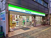 ファミリーマート横浜青木町店 徒歩2分。 130m