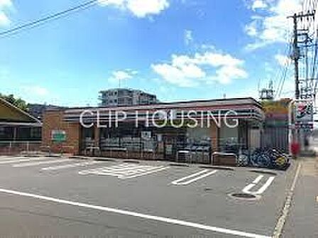セブンイレブン横浜東希望が丘店 徒歩7分。 560m