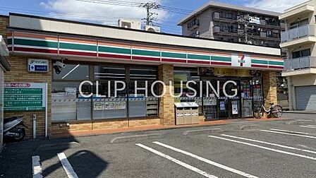 セブンイレブン横浜浦島町店 徒歩3分。 230m
