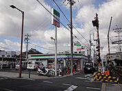 ファミリーマート 大阪金剛駅前店（426m）