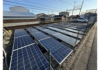 外観：太陽光発電設備稼働中です