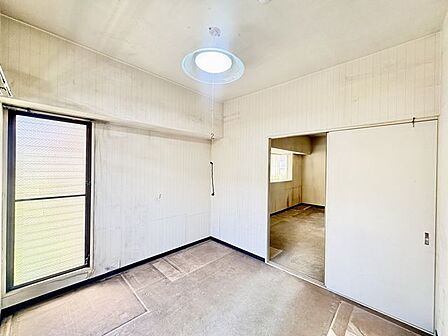 広さを抑えたお部屋は、小さいお子様のお部屋としてはもちろんの事、趣味部屋、書斎やテレワークのスペースとしても、様々な用途で活用することができます。また、状況に応じて物置としての利用も可能です。