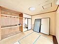 和室は一歩足を...
