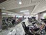 その他：敷地内には駐輪場を完備。通勤、買い物、通学、お子様の送り迎えなど様々なシーンで利用する駐輪場は毎日の生活に欠かせません。（空き状況はお問合せください）