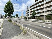 見晴らしの良い前面道路です。約20ｍになります。名古屋市桜通線/神沢駅まで徒歩4分◎