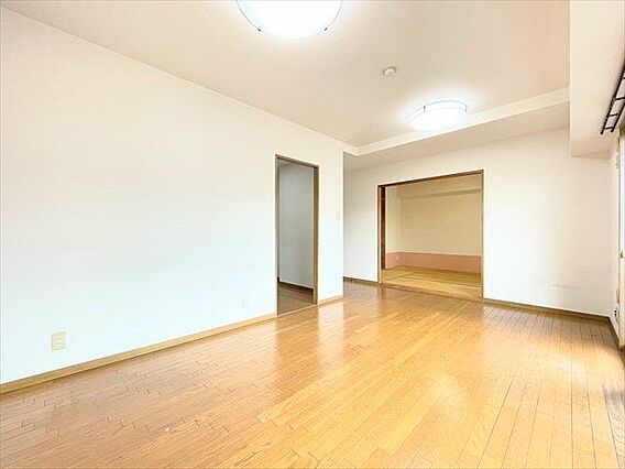 近隣にはスーパ...