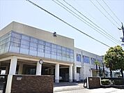滝ノ水中学校【学校教育目標　挑戦し学び続ける滝中生　1.たくましく、心豊かな人　2.きまりを守り、自他ともに尊重する人　3.伸び伸びと自分らしく学ぶ人　4.自ら考えて行動し、社会を築く人】 1080m