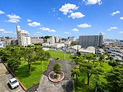 バルコニーから開放感あふれる眺望を満喫。