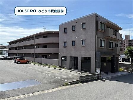 総戸数23戸の小規模なマンションです。住民同士のコミュニケーションがとりやすく、顔見知りが多いため、防犯効果や地域コミュニティの形成に繋がります。