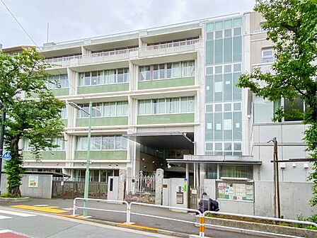 品川区立伊藤学園(640m)