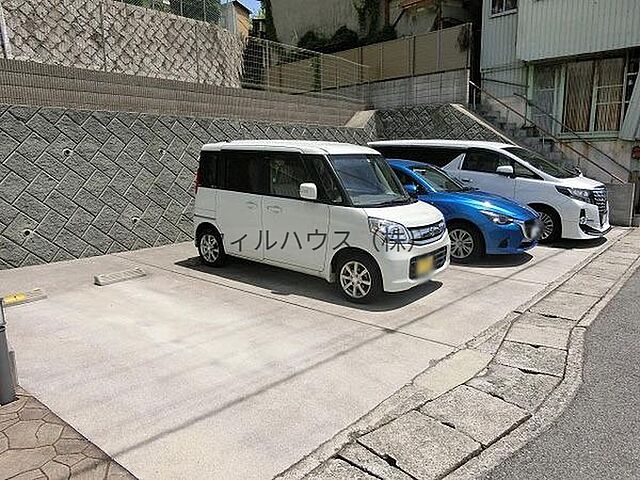 4 / 11