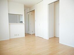 シャーメゾンエルロイ 201 2階1LDKのリビング/ダイニング