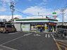 周辺：ファミリーマート 300m